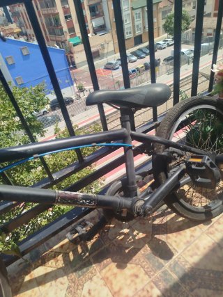 Bicicleta BMX Negra