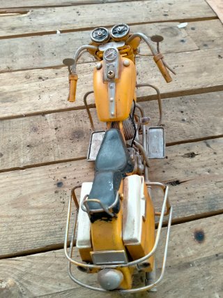 Moto estilo Cruiser Vintage Amarilla