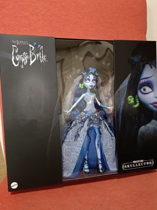 Monster High Skullector: Emily Novia Cadáver