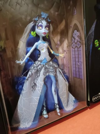 Monster High Skullector: Emily Novia Cadáver