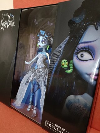 Monster High Skullector: Emily Novia Cadáver