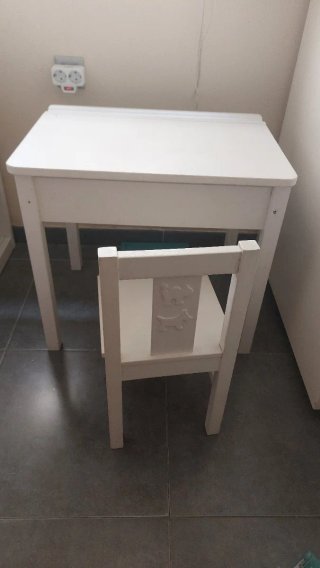 Escritorio y silla infantil de madera