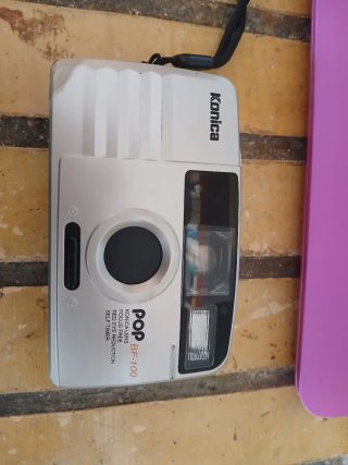 Cámara Konica Pop Analógica + Funda