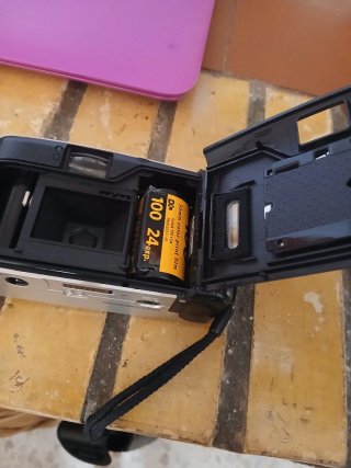 Cámara Konica Pop Analógica + Funda