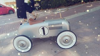 Coche correpasillos metal vintage