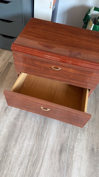 Cajonera de madera marrón