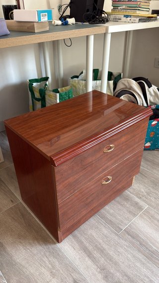 Cajonera de madera marrón