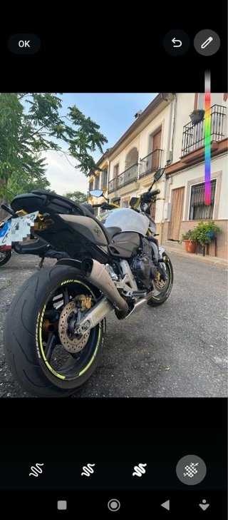 Honda CB600F Naked Blanca y Dorada