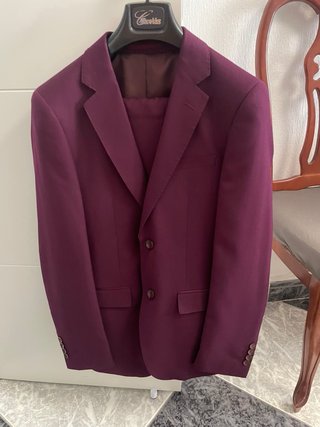 Traje morado para eventos