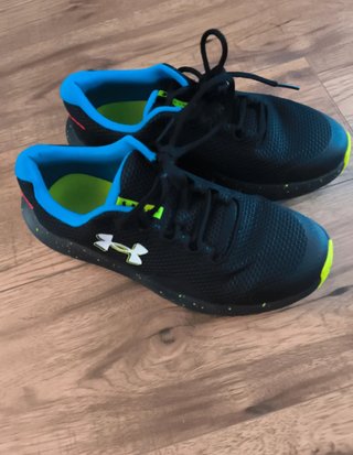 Zapatillas Under Armour Negras y Azules