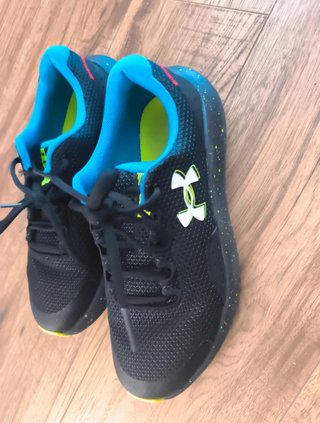Zapatillas Under Armour Negras y Azules