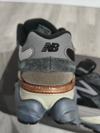 New Balance 9060 Negro/Gris