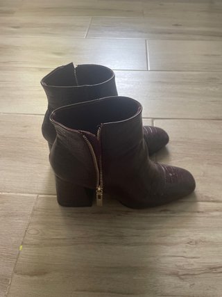 Botines burdeos con cremallera