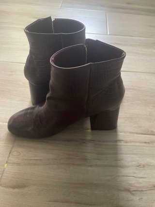 Botines burdeos con cremallera