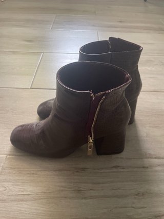 Botines burdeos con cremallera