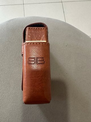 Porta sigarette Balenciaga in pelle con fiammiferi