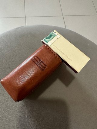 Porta sigarette Balenciaga in pelle con fiammiferi