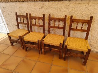 Conjunto mesa + 4 sillas rústicas de pino macizo