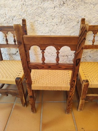 Conjunto mesa + 4 sillas rústicas de pino macizo
