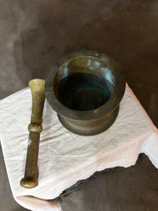 Mortaio e pestello in ottone