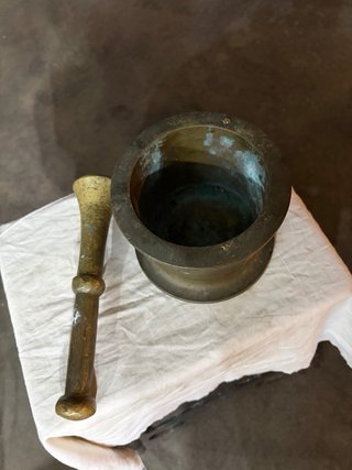 Mortaio e pestello in ottone