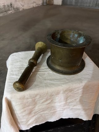 Mortaio e pestello in ottone
