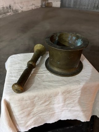 Mortaio e pestello in ottone