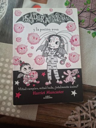 Isadora Moon y la poción rosa (Isadora Moon 11)