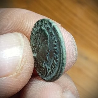 Moneda romana – Constancio II – GLORIA EXERCITVS