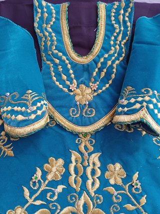 Saya bordada Virgen (hasta 60 cm)
