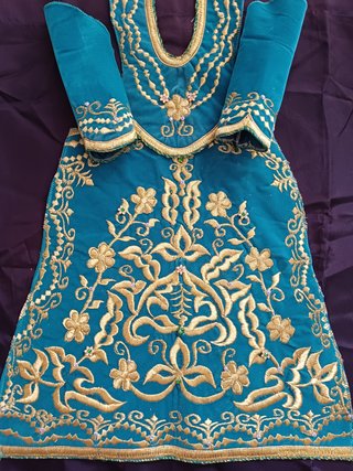 Saya bordada Virgen (hasta 60 cm)