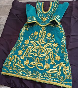 Saya bordada Virgen (hasta 60 cm)