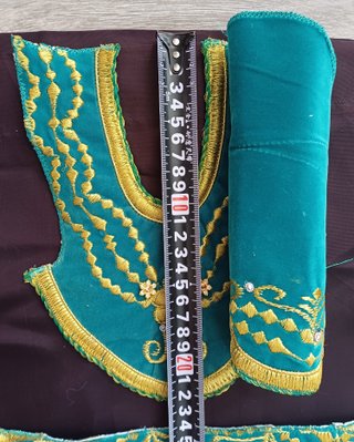Saya bordada Virgen (hasta 60 cm)