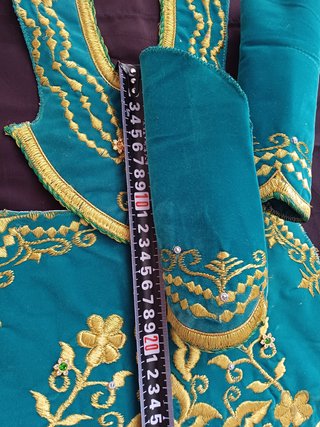 Saya bordada Virgen (hasta 60 cm)
