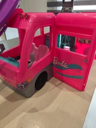 Caravana Barbie con tobogán