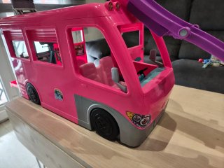 Caravana Barbie con tobogán