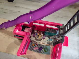 Caravana Barbie con tobogán