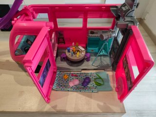 Caravana Barbie con tobogán