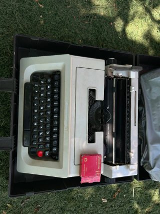 Máquina de escribir portátil con maletín