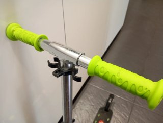 Patinete infantil RollRun verde y negro