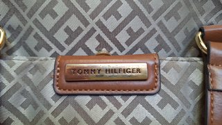 Bolso Tommy Hilfiger Gris y Marrón