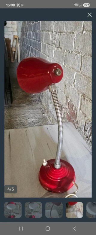 Lámpara de escritorio vintage roja
