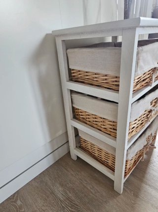Cómoda blanca 3 cestas mimbre