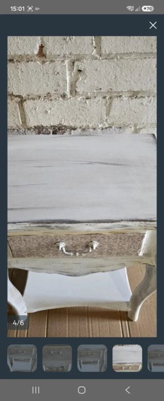 Mesita de noche vintage beige y blanca