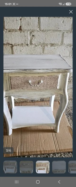 Mesita de noche vintage beige y blanca