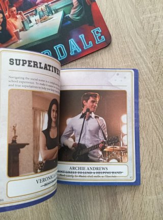 Libro Riverdale más alfombra para ratón