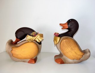 Patos em faiança do Brasil pintados à mão
