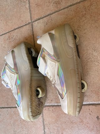 Scarpe da ginnastica con ruote bianche e argento