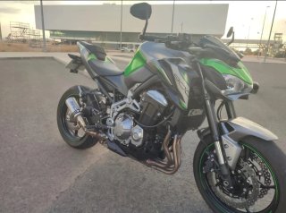 Kawasaki Z900 Negra y Verde