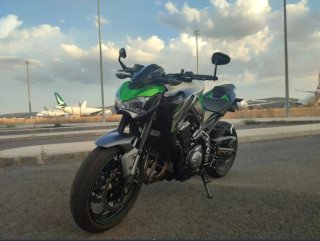 Kawasaki Z900 Negra y Verde